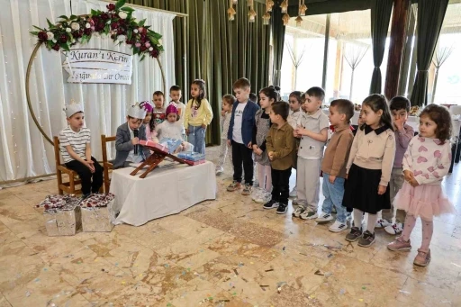 &Ccedil;ameli&rsquo;de minik &ouml;ğrencilerin Kur&rsquo;an-ı Kerim&rsquo;e ge&ccedil;iş heyecanı d&uuml;zenlenen t&ouml;renle ta&ccedil;landı

