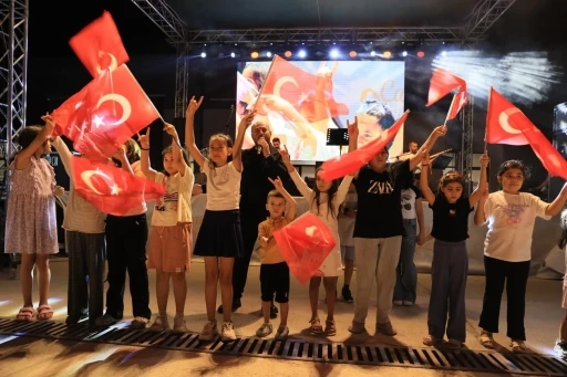 Çameli’nde sahne alan Ahmet Öngel, milli duyguları yaşattı
