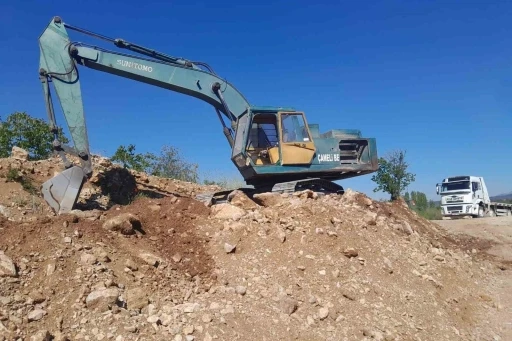 &Ccedil;ameli&rsquo;nde selin bozduğu arazi yolları bakıma alındı
