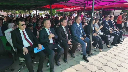 &Ccedil;amelili &ouml;ğrenciler kardeş okulun mezuniyet coşkusuna ortak oldu
