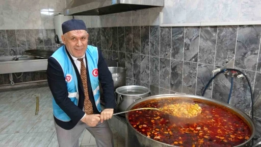 Cami cemaatinin dayanışmasıyla g&uuml;nl&uuml;k bin 500 kişiye iftar veriliyor
