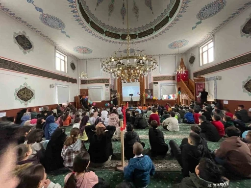 Cami &ccedil;ocuk buluşmasına 300 &ccedil;ocuk katıldı

