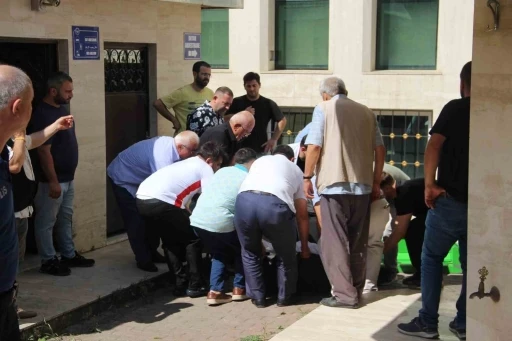 Cami şadırvanında ölü bulundu
