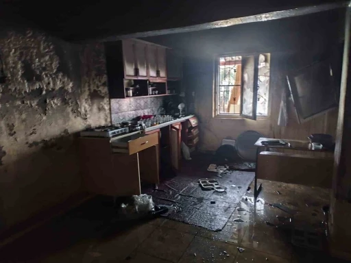 Camide &ccedil;ıkan yangın hasara neden oldu
