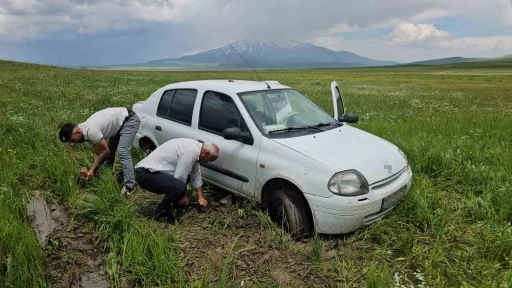 &Ccedil;amura saplanan aracı kurtarma &ccedil;alışması
