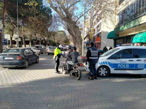 &Ccedil;an&rsquo;da g&uuml;venli trafik i&ccedil;in denetimler devam ediyor
