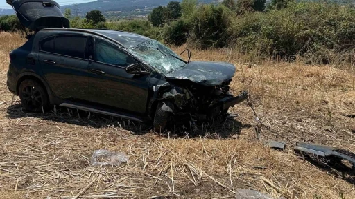 &Ccedil;an&rsquo;da otomobil tarlaya u&ccedil;tu: 2 yaralı
