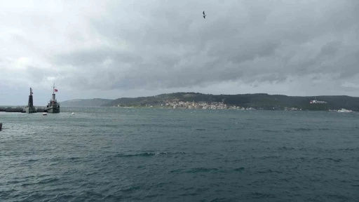 &Ccedil;anakkale Boğazı fırtına nedeniyle trafiğe kapandı
