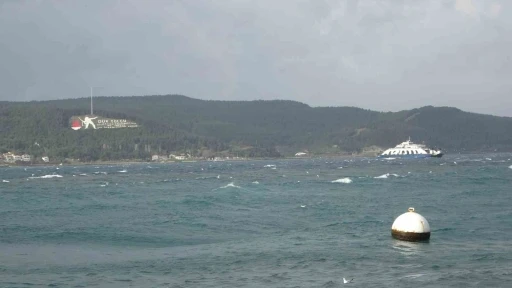 &Ccedil;anakkale Boğazı lodos fırtınası nedeniyle transit gemi ge&ccedil;işlerine kapatıldı
