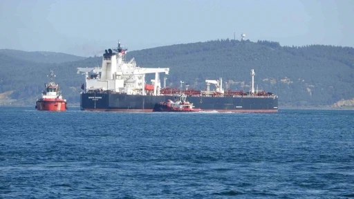 &Ccedil;anakkale Boğazı&rsquo;nda ham petrol tankeri s&uuml;r&uuml;klendi
