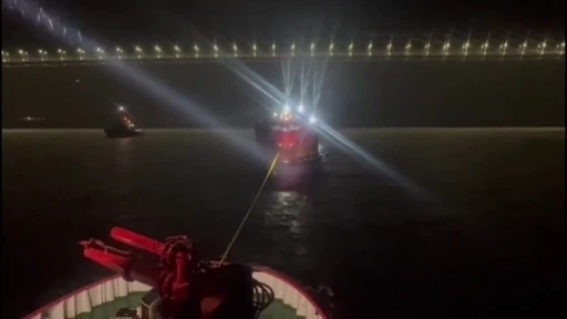 &Ccedil;anakkale Boğazı&rsquo;ndan ge&ccedil;en genel kargo gemisi makine arızası yaptı
