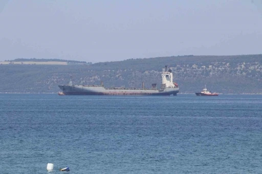 Çanakkale Boğazı’ndan geçen konteyner gemisi makine arızası yaptı
