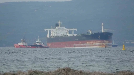 &Ccedil;anakkale Boğazı&rsquo;ndan ge&ccedil;en tanker jenerat&ouml;r arızası yaptı
