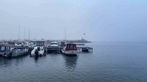 Çanakkale Boğazı sis nedeniyle transit gemi geçişlerine kapatıldı
