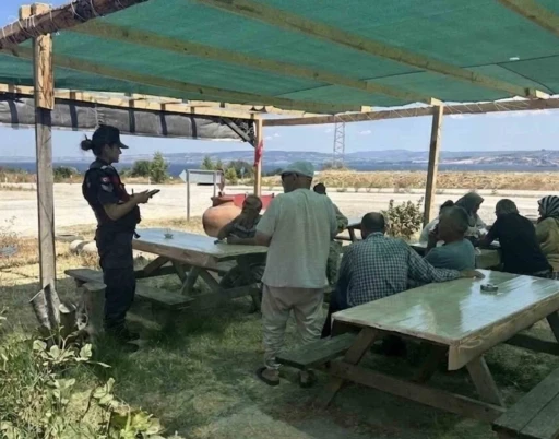 &Ccedil;anakkale&rsquo;de 260 jandarma personeli ile g&ouml;&ccedil;men ka&ccedil;ak&ccedil;ılığı denetimi
