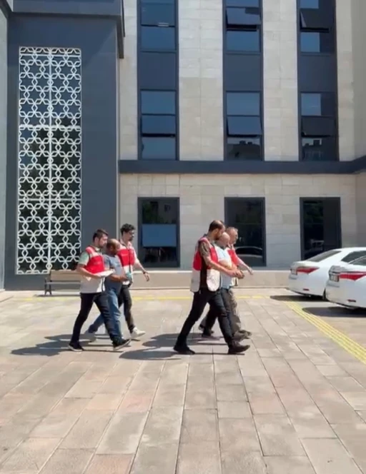 Çanakkale’de 58’er yıl hapis cezasıyla aranan 2 şahıs yakalandı
