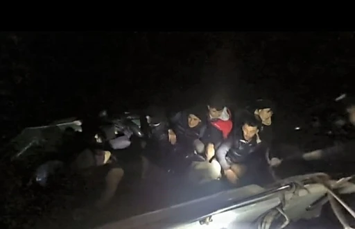 &Ccedil;anakkale&rsquo;de 7 ka&ccedil;ak g&ouml;&ccedil;men ve 1 g&ouml;&ccedil;men ka&ccedil;ak&ccedil;ısı yakalandı
