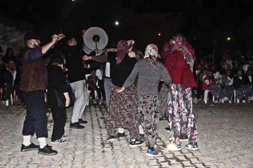 &Ccedil;anakkale&rsquo;de 82 yıllık bayram geleneği yaşatılıyor
