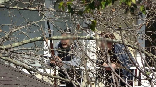Çanakkale’de annesini rehin alıp, polisle çatışan şüphelinin tüfekle vurduğu kişi hayatını kaybetti
