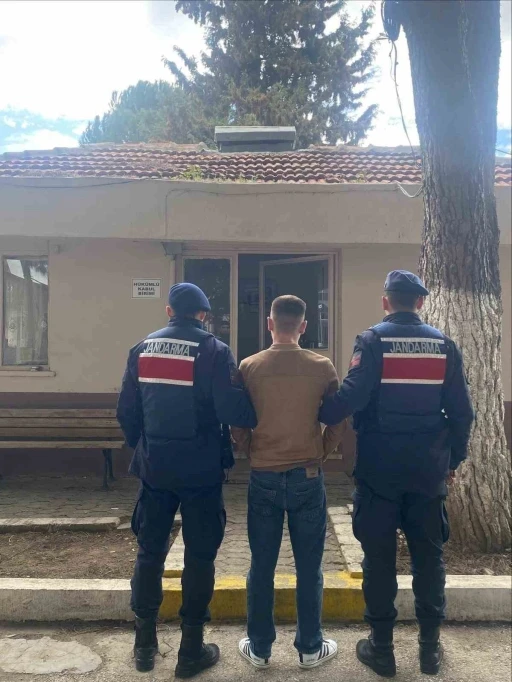 &Ccedil;anakkale&rsquo;de farklı su&ccedil;lardan aranan 15 kişi tutuklandı
