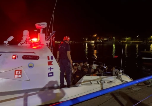 &Ccedil;anakkale&rsquo;de g&ouml;&ccedil;men ka&ccedil;ak&ccedil;ılığı operasyonu: 2 g&ouml;&ccedil;men ka&ccedil;ak&ccedil;ısı ve 36 ka&ccedil;ak g&ouml;&ccedil;men yakalandı
