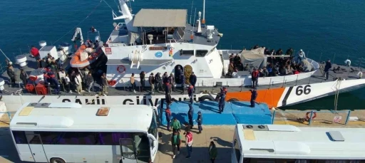 Çanakkale’de göçmen kaçakçılığı operasyonuna 23 tutuklama
