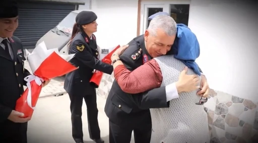 Çanakkale’de jandarmadan anlamlı Anneler Günü ziyareti
