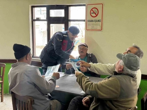 &Ccedil;anakkale&rsquo;de jandarmadan k&ouml;ylerde dolandırıcılık ve hırsızlığa karşı bilgilendirme &ccedil;alışması
