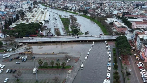 &Ccedil;anakkale&rsquo;de taşan Sarı&ccedil;ay dron ile g&ouml;r&uuml;nt&uuml;lendi
