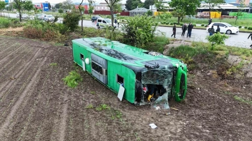 &Ccedil;anakkale&rsquo;de tur otob&uuml;s&uuml; devrildi: 46 yaralı
