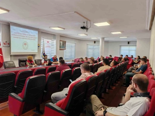 Çanakkale’de üreticiler ve bayiler bitki koruma ürünleri uygulamaları ve denetimleri konularında uyarıldı

