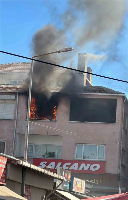 Çanakkale’de yanan ev kullanılamaz hale geldi
