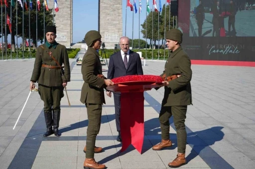 &Ccedil;anakkale Kara Savaşları&rsquo;nın 111. yıl d&ouml;n&uuml;m&uuml; etkinlikleri Şehitler Abidesi&rsquo;nde t&ouml;renle başladı
