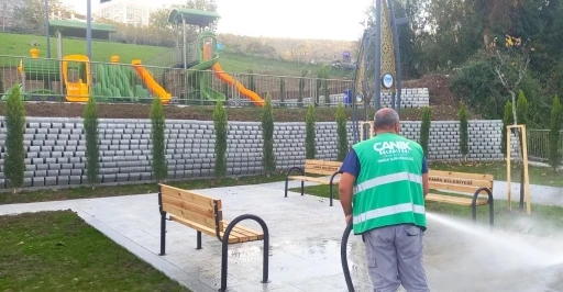 Canik&rsquo;te parklar yaza hazırlanıyor
