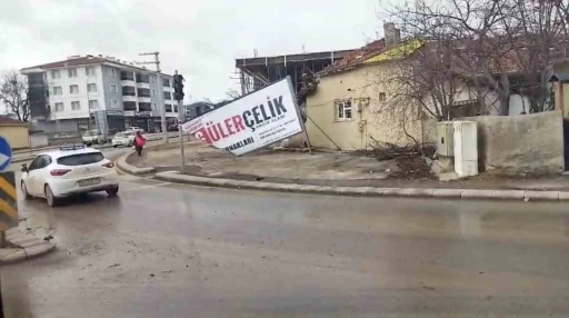 &Ccedil;ankaya Mahallesi&rsquo;nde fırtına maddi hasara yol a&ccedil;tık
