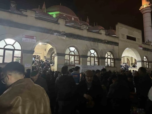 &Ccedil;ankırı&rsquo;da camiler Kadir Gecesi&rsquo;nde doldu taştı

