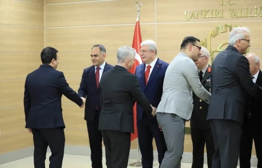 &Ccedil;ankırı&rsquo;da protokol ile vatandaşlar bayramlaştı

