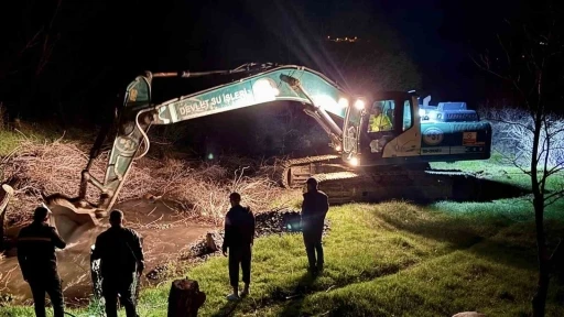 &Ccedil;ardaklı Deresi&rsquo;nde taşkın kontrol altına alındı
