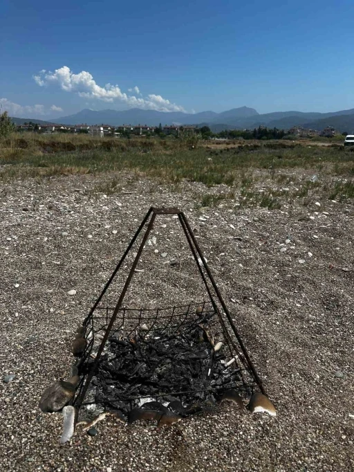 Caretta Caretta yuvasının &uuml;zerinde mangal ateşi yaktılar
