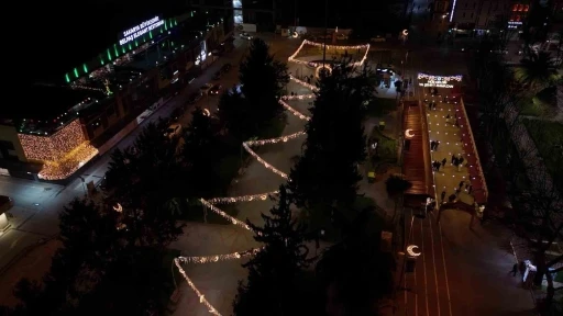 &Ccedil;ark Caddesi Ramazan ayına &ouml;zel led ışıklarla s&uuml;slendi
