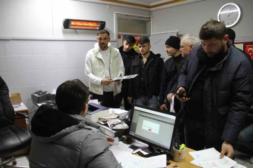 &Ccedil;arşamba&rsquo;da &lsquo;app plaka&rsquo; paniği: Şof&ouml;rler odası doldu taştı
