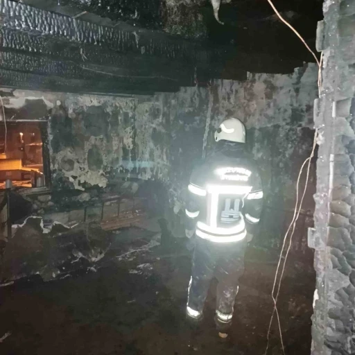 Çat’ta feci yangın: 1 ölü
