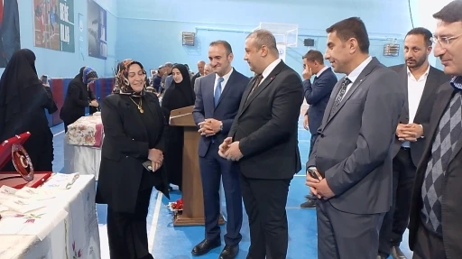 &Ccedil;at&rsquo;ta Halk Eğitim Merkezi yıl sonu sergisine b&uuml;y&uuml;k ilgi
