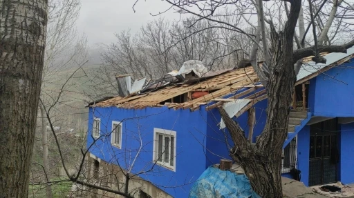 Çatak’ta fırtına hasara neden oldu
