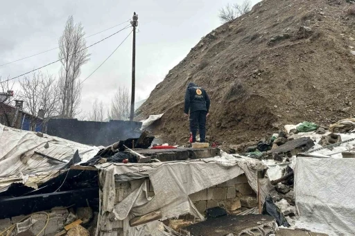 &Ccedil;atak&rsquo;ta tandır evi &ccedil;&ouml;kt&uuml;: Babaanne ile torunu yaralandı
