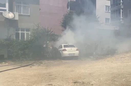 Çatalca’da park halindeki araç alev aldı
