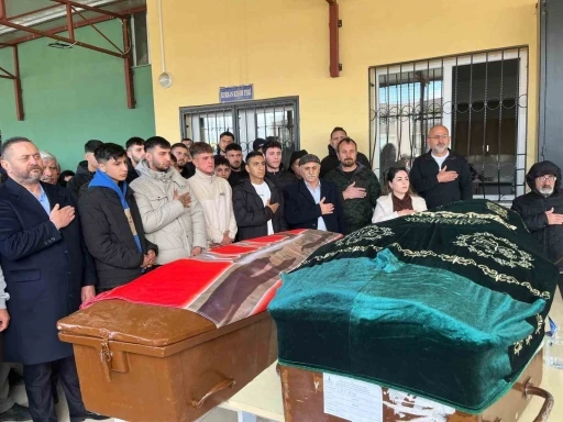 Çatıdan düşerek hayatını kaybeden baba-oğul son yolculuğuna uğurlandı
