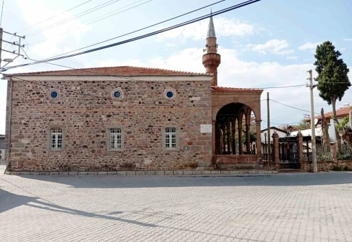 Çatlaklar yüzünden 2 yıldır ibadete kapalı
