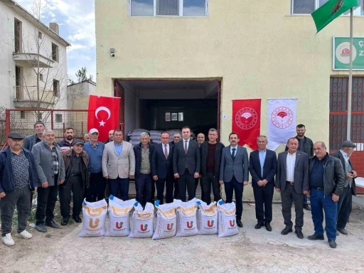 Çavdarhisar’da çiftçilere yüzde 50 hibeli 19 bin 825 kilo nohut tohumu dağıtıldı
