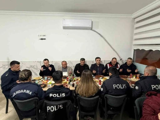 &Ccedil;avdarhisar Kaymakamı Murat Ak, emniyet ve jandarma personeliyle iftarda buluştu

